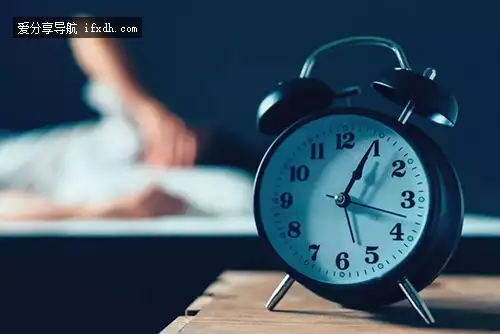 8小时睡眠是真的吗？8小时睡眠论骗了我们很多年